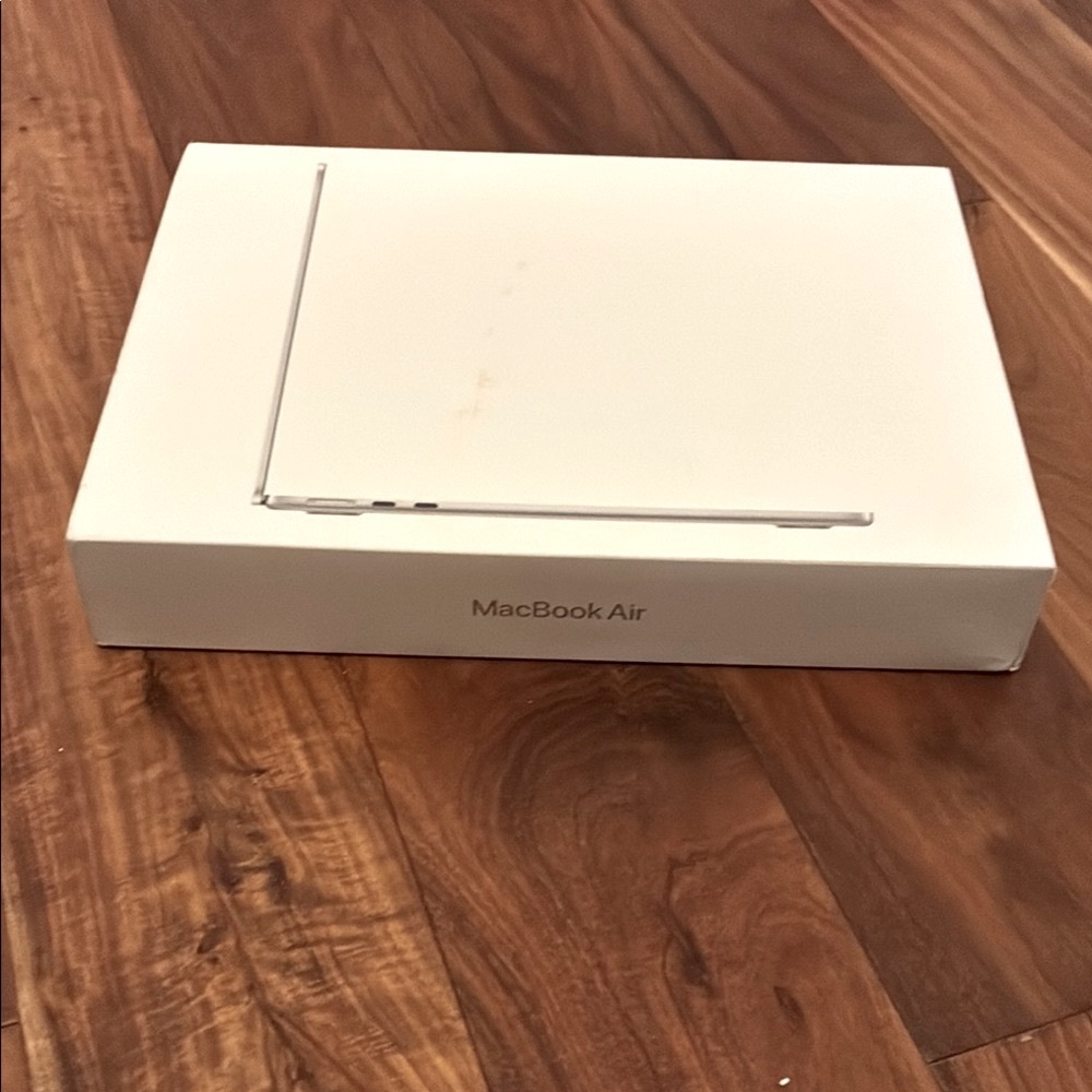 Apple MacBook Air Packaging in White